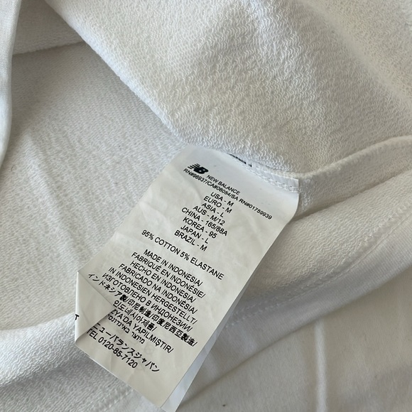 Staud x New Balance tshirt in ivory with navy blue piping - Picture 6 of 6